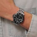 Longines L38414566 наручные мужские часы застежка крупным планом