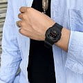 Casio Casio G-Shock DW-5600MS-1DR (DW-5600MS-1D) электронные мужские часы часы, крупный план черный циферблат