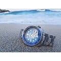 Seiko SRPD21K1S наручные мужские часы застежка крупным планом